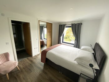 King Size Double room at Stepps Cottage